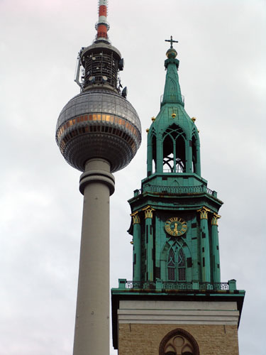 BERLÍN08 (032) Fernsehturm i Marienkiche
